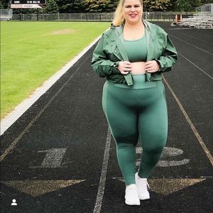 Gorgeous evergreen sports bra!